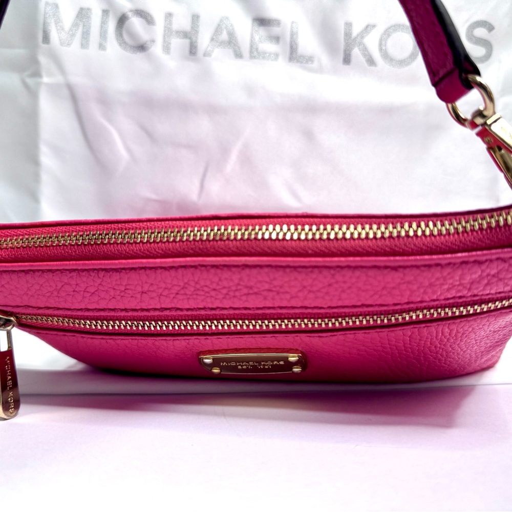 Michael Kors Pink Large Wristlet pebble leather Bag with Gold Accents EUC - Picture 15 of 16